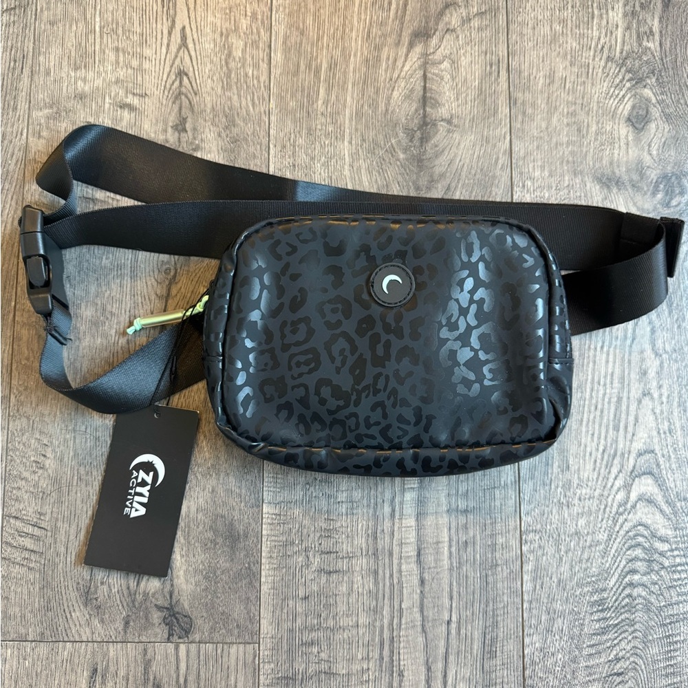 Zyia Midnight Leopard Crossbody Bag- NWT - Picture 3 of 6